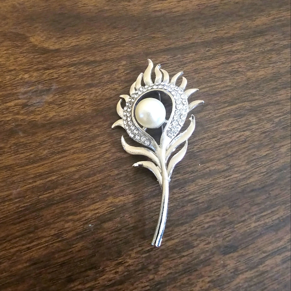 Replica Miss. Universe Pin